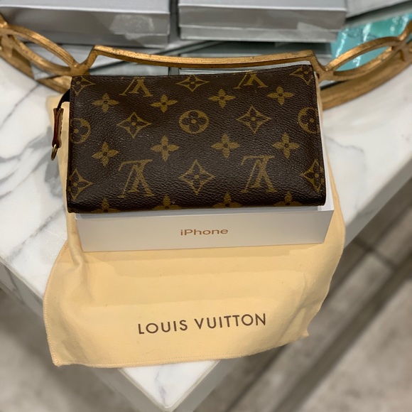 Louis Vuitton Handbags - Authentic Louis Vuitton toiletry 15 pouch